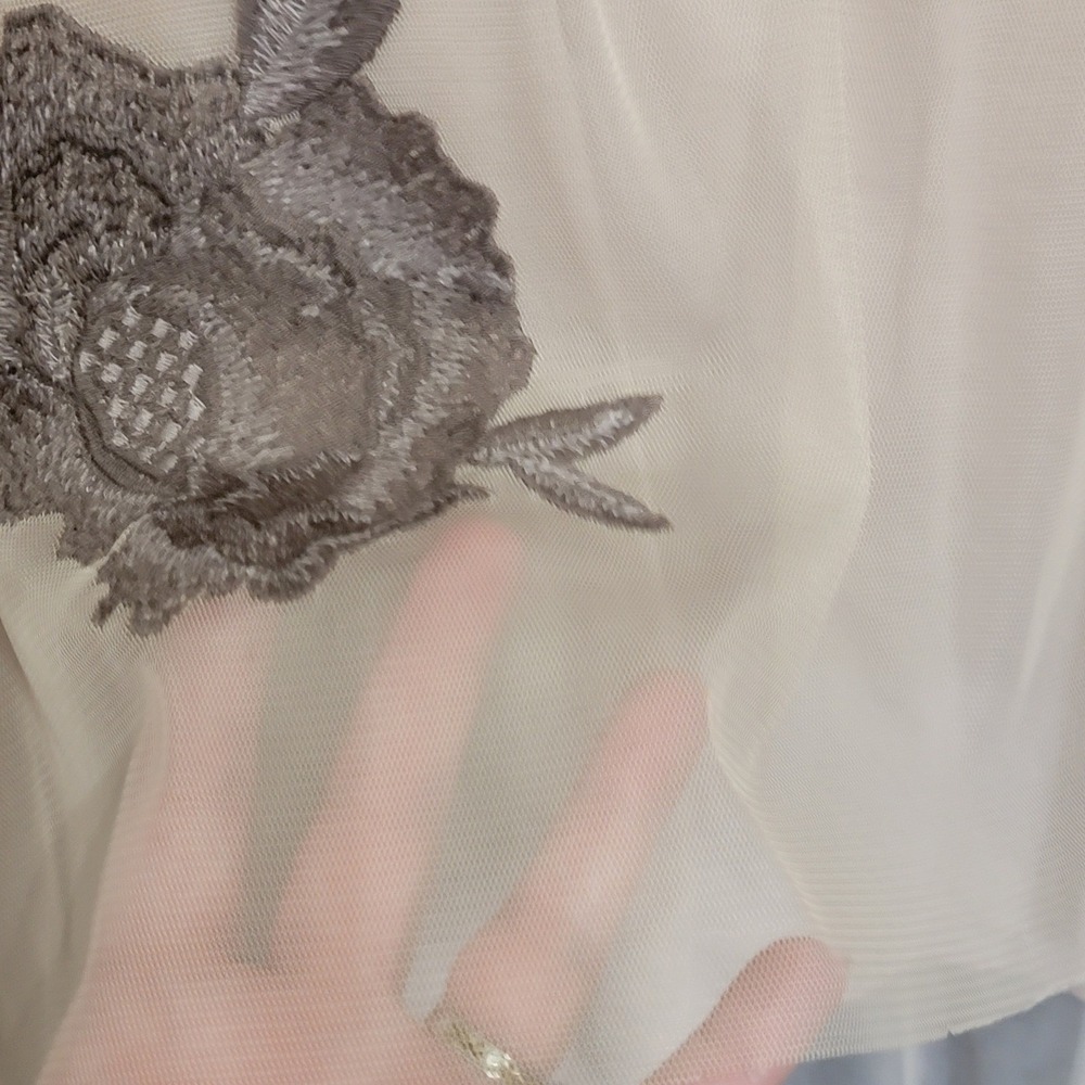 LOGO‎ Lavish Top M Beige Floral Embroidered Mesh Overlay Boho Artsy Cottagecore - Picture 4 of 16